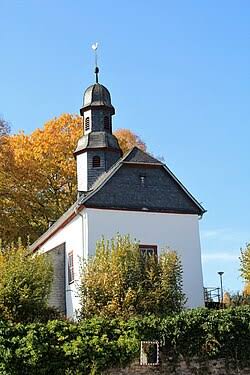 Kirche in Wetzlar-Blasbach — Orientierungspunkt gegenüber der Gaststätte Zum Blasbachtal